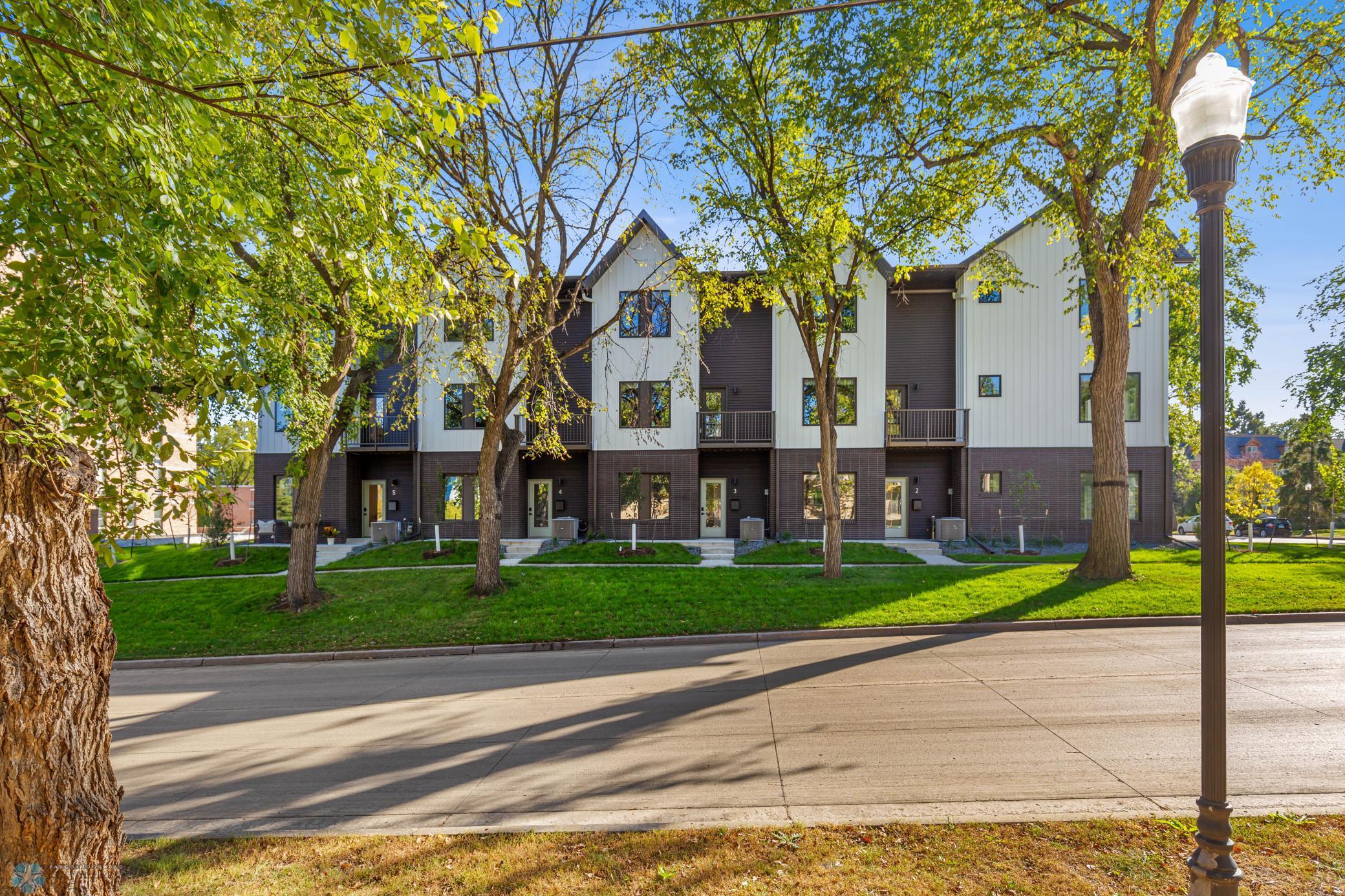 502 8th Street South, Unit 2 Fargo, ND 58103 - Photo 4 of 49