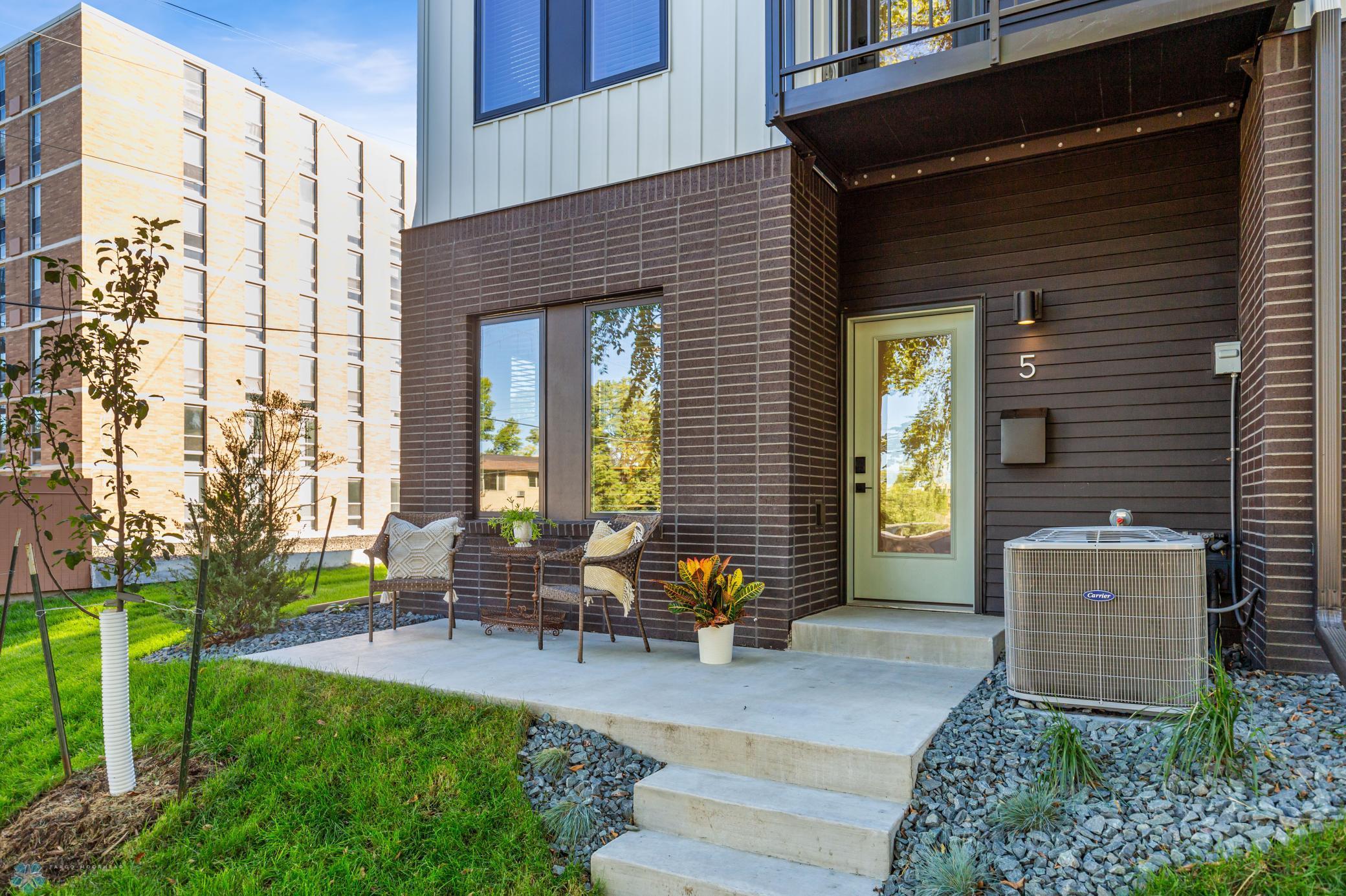 502 8th Street South, Unit 2 Fargo, ND 58103 - Photo 6 of 49