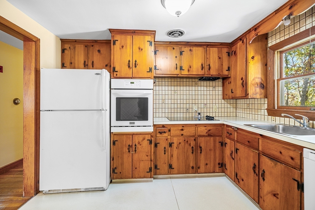 11 Lillian Road Acton, MA 01720 - Photo 7 of 23