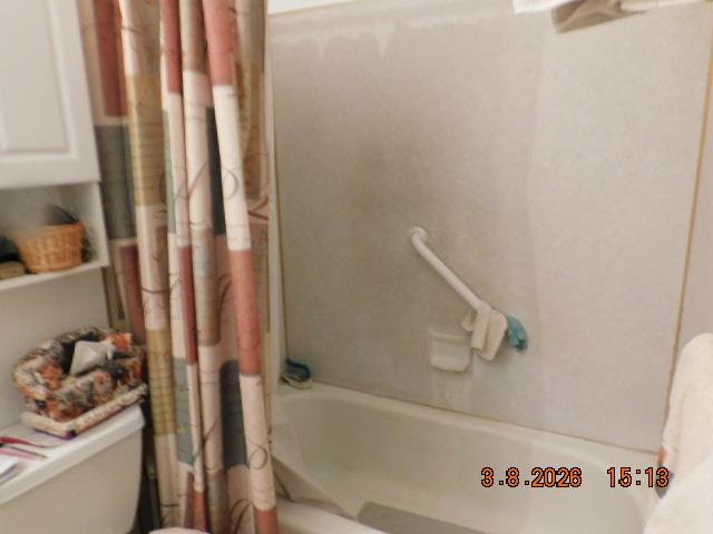 2824 Edison Avenue Sacramento, CA 95821 - Photo 16 of 21 a bathroom with a bathtub