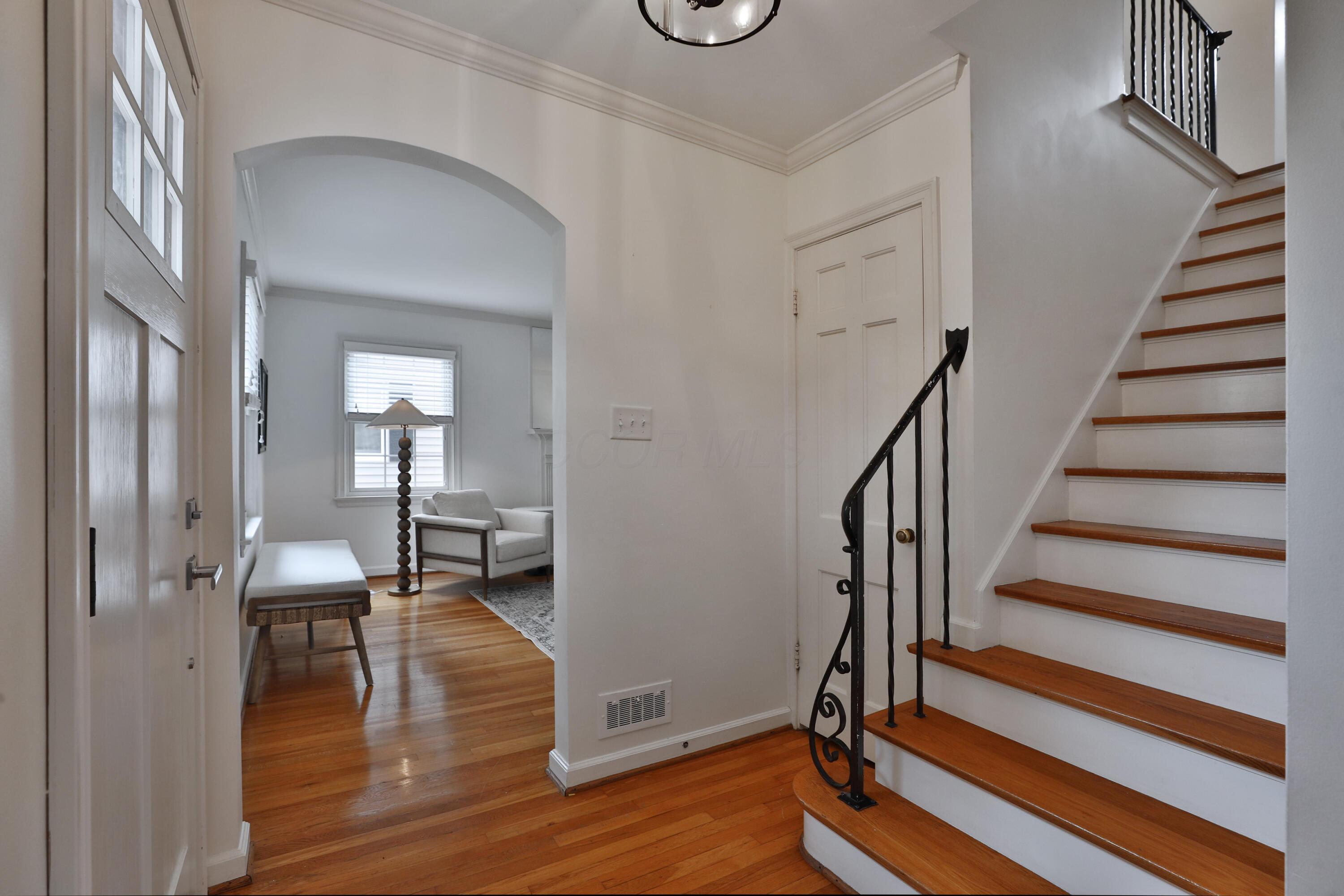 429 Arden Road Columbus, OH 43214 - Photo 6 of 49 Foyer