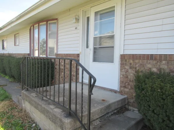 $110,250 | 106 West Lincoln Avenue, Ogden, IL 61859