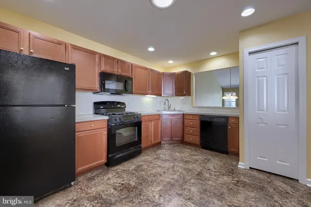 $429,900 | 18 Red Leaf Lane, Lancaster, PA 17602