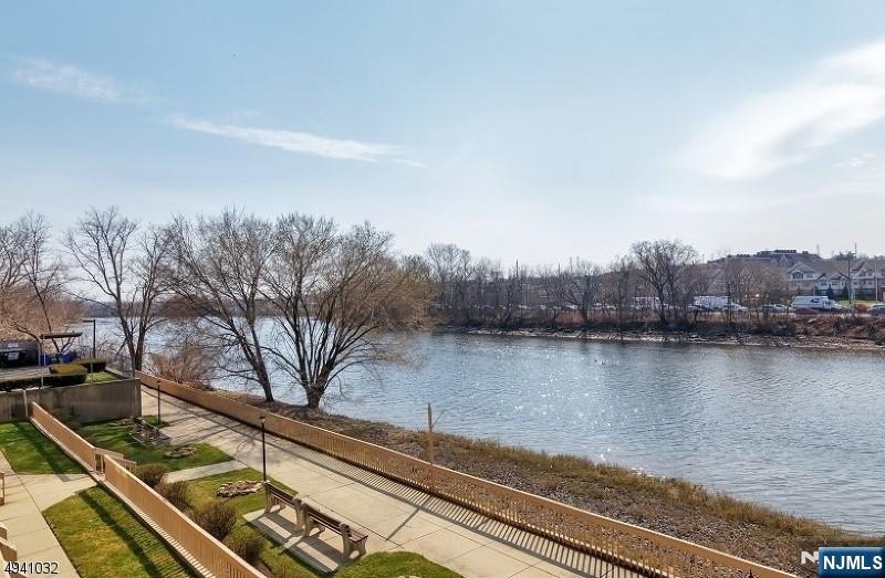 651 Riverside, Unit B13 Lyndhurst, NJ 07071 - Photo 3 of 13 Gallery Image 3