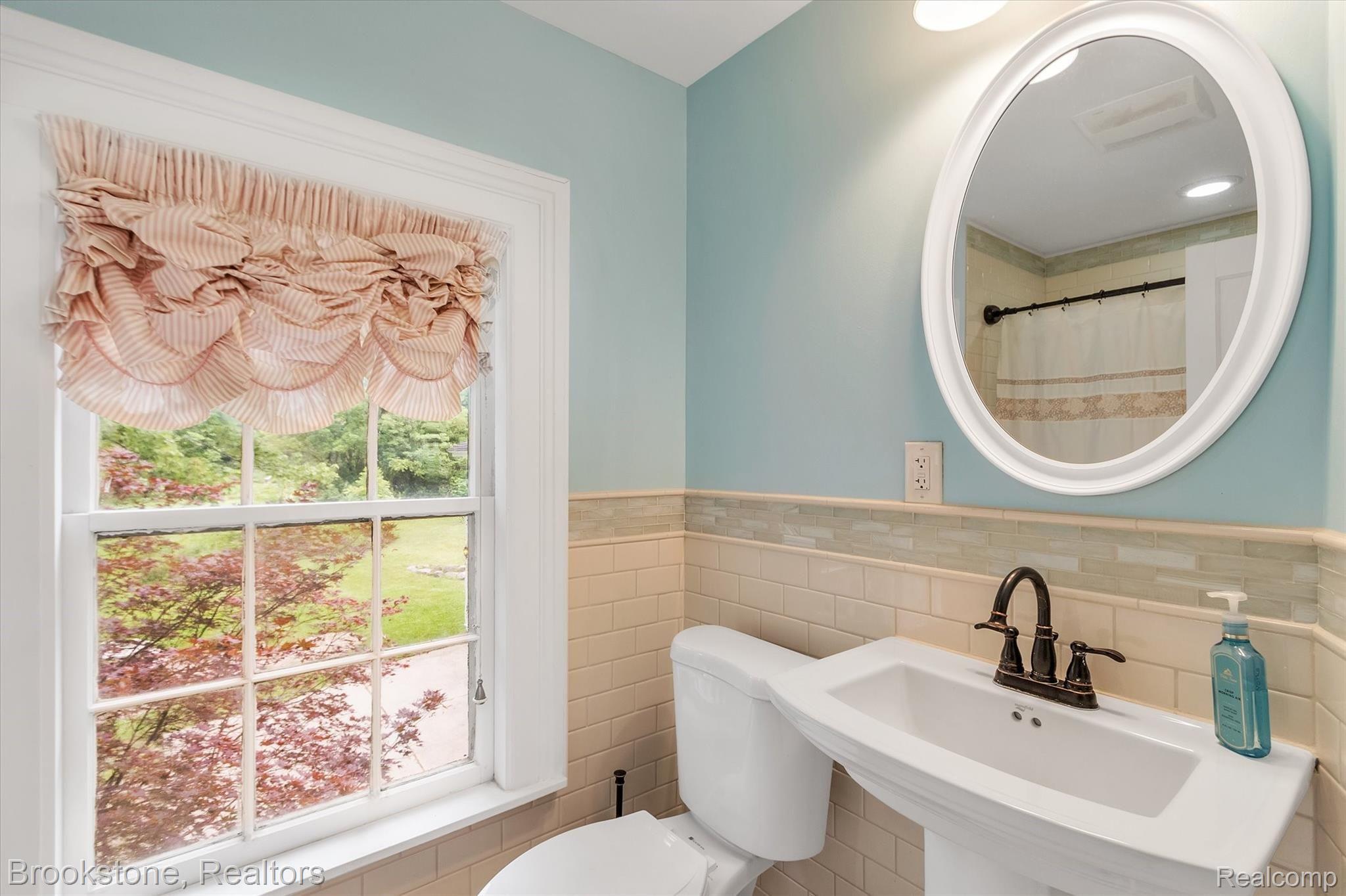 885 East Romeo Road Leonard, MI 48367 - Photo 32 of 60 32--WindowStill-Real-Estate-Photography-32.jpg