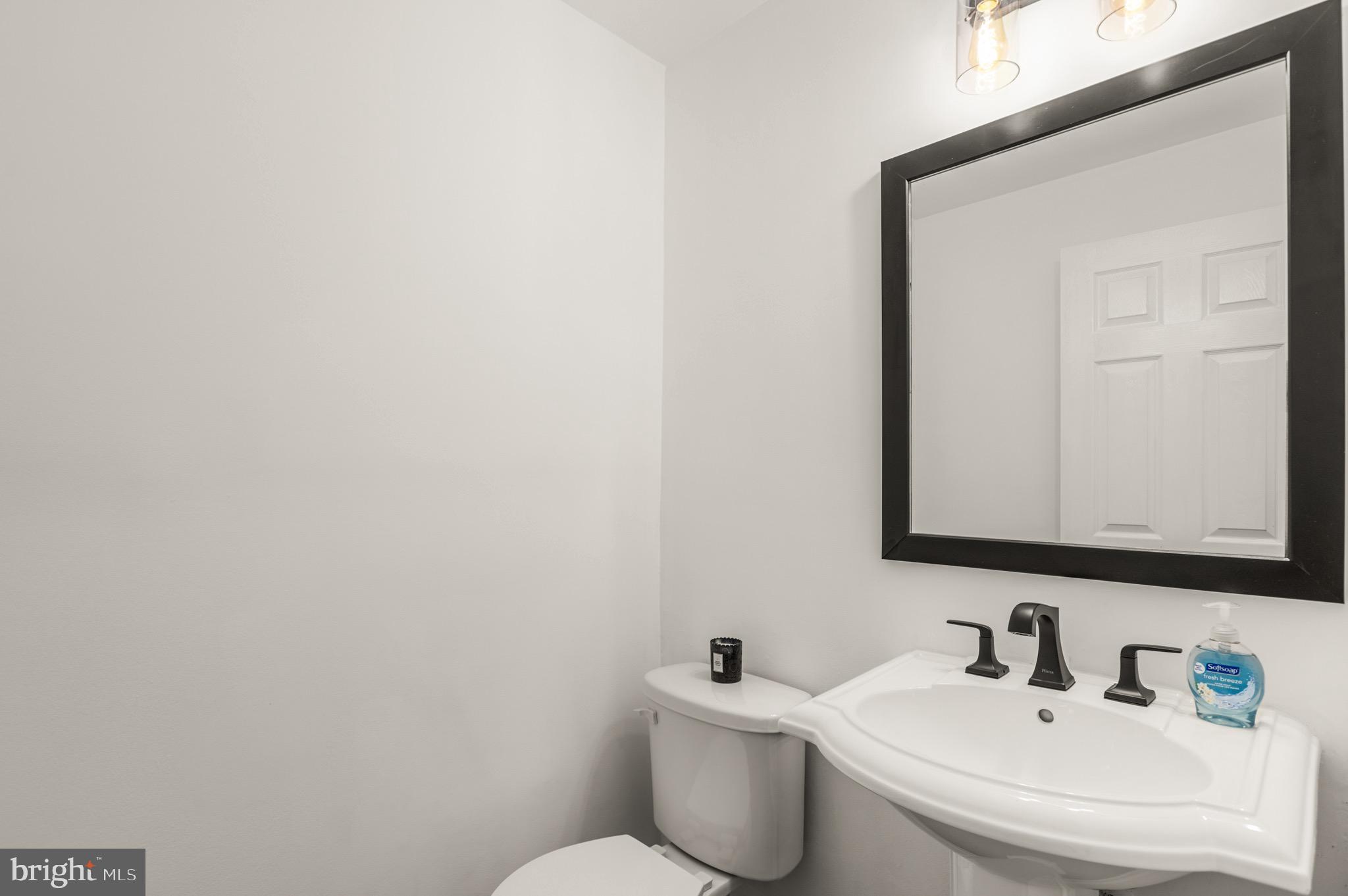 150 Rhode Island Avenue Northwest, Unit 103 Washington, DC 20001 - Photo 15 of 36 Powder Room