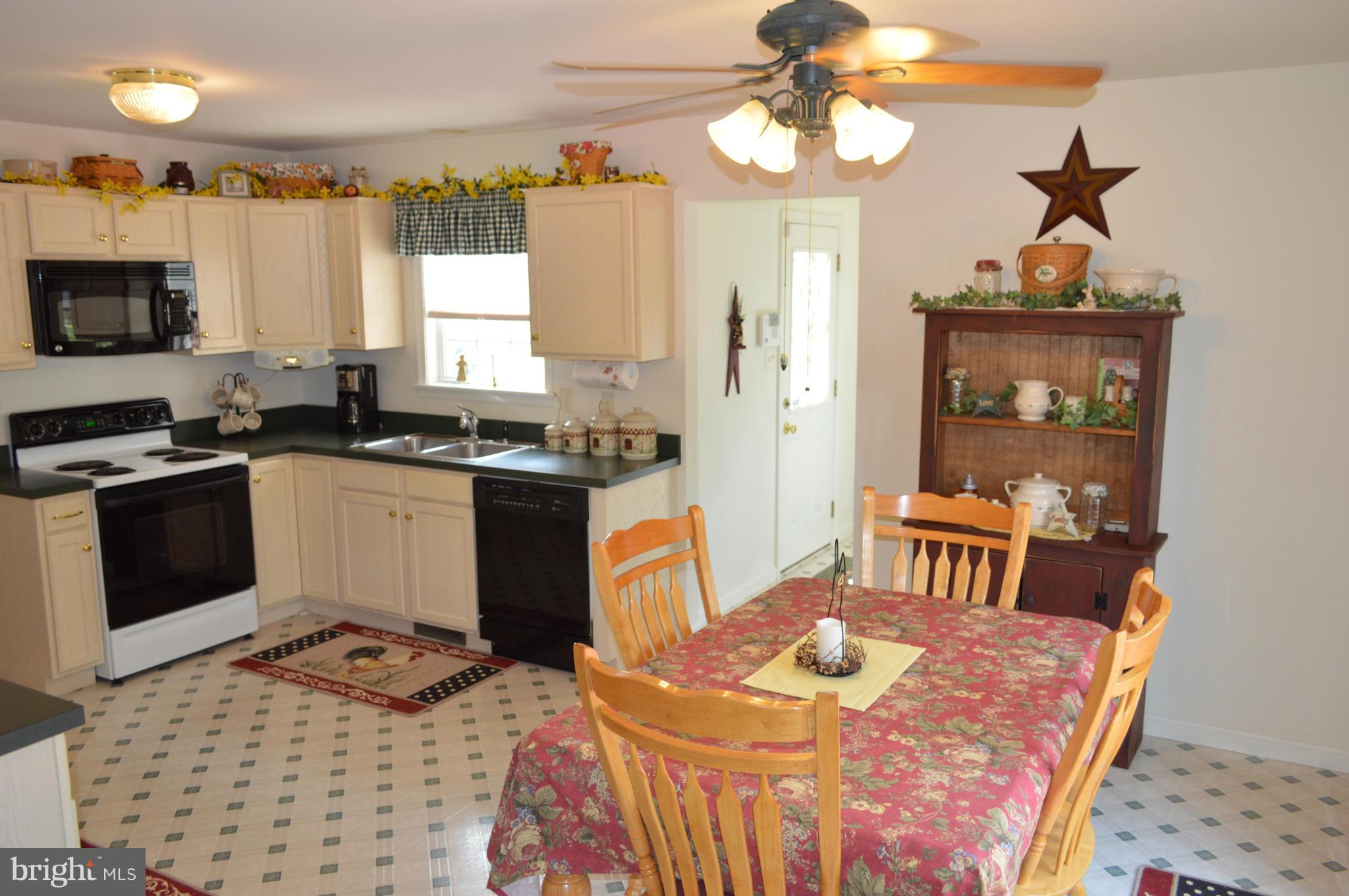 15106 Hicksville Road Clear Spring, MD 21722 - Photo 10 of 30 KITCHEN WITH BREAKFAST NOOK