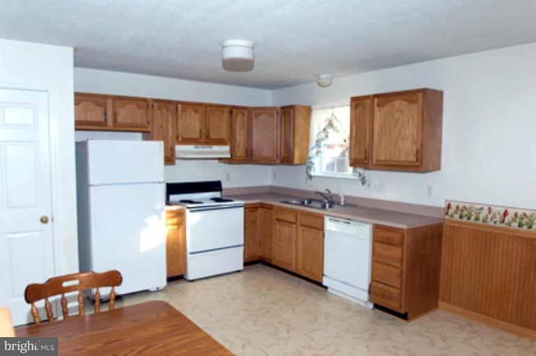 208 Woodrow Road Winchester, VA 22602 - Photo 5 of 10 Kitchen
