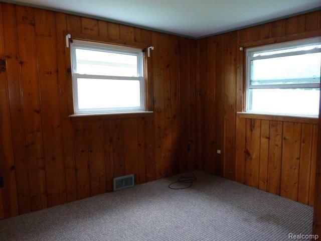4052 Elmhurst Road Waterford, MI 48328 - Photo 15 of 16 8-2-13 027.JPG