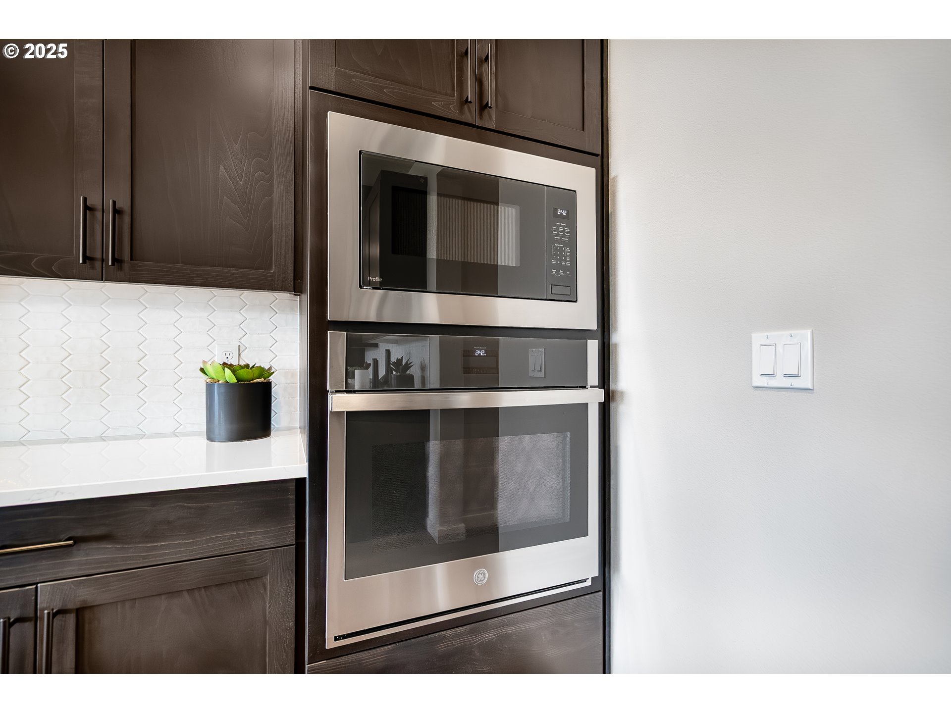 5562 North 88th Avenue Camas, WA 98607 - Photo 14 of 48 a kitchen with granite countertop cabinets and oven