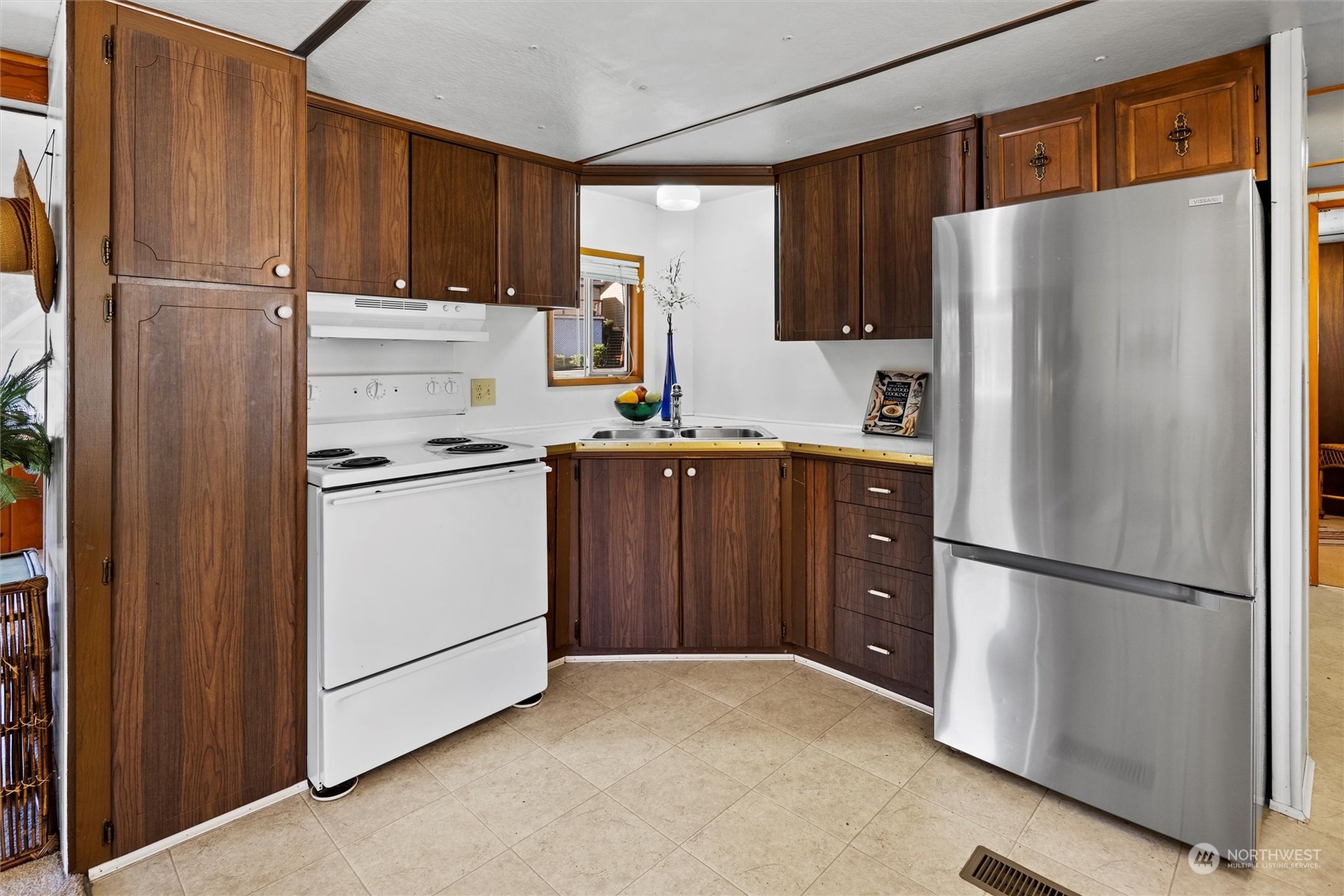 4739 Glendale Road Clinton, WA 98236 - Photo 10 of 24 Gallery Image 10
