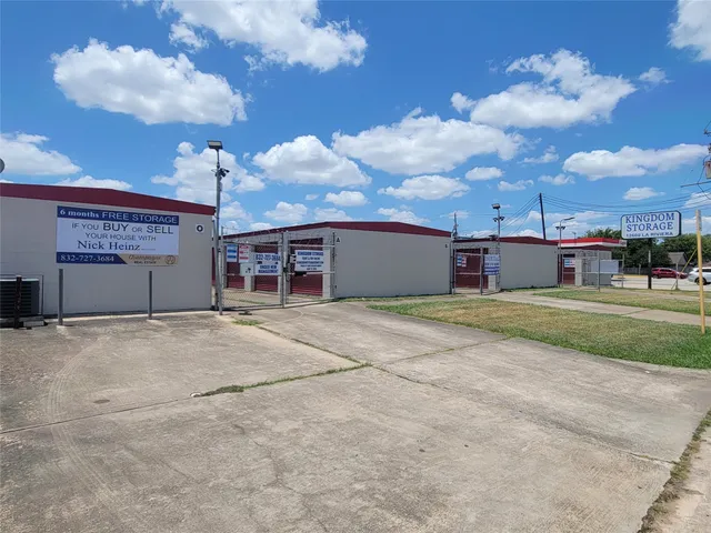 $950 | 12600 La Riviera Drive, Unit A, Houston, TX 77015