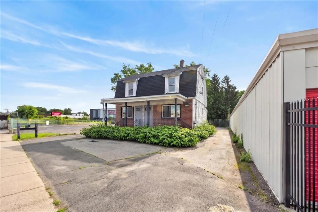 337 Parker Street Springfield, MA 01129 - Photo 3 of 36