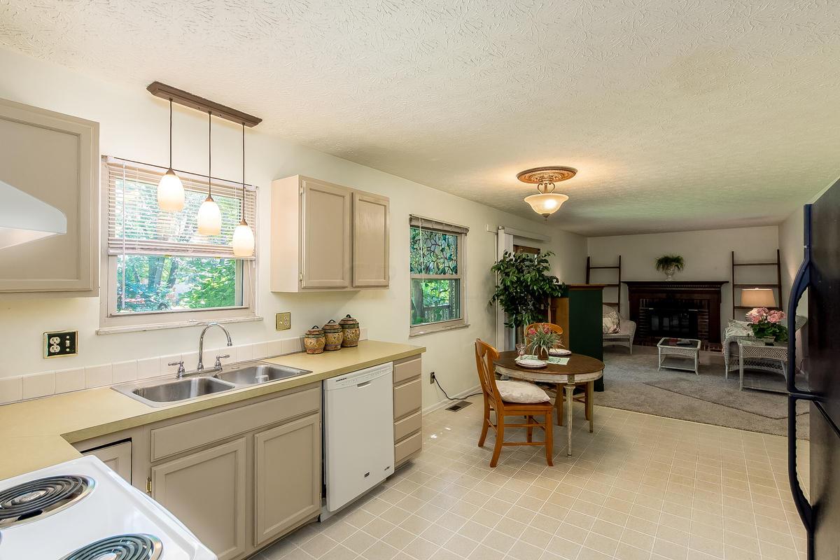 1731 Rushing Way Columbus, OH 43235 - Photo 7 of 27 Gallery Image 7