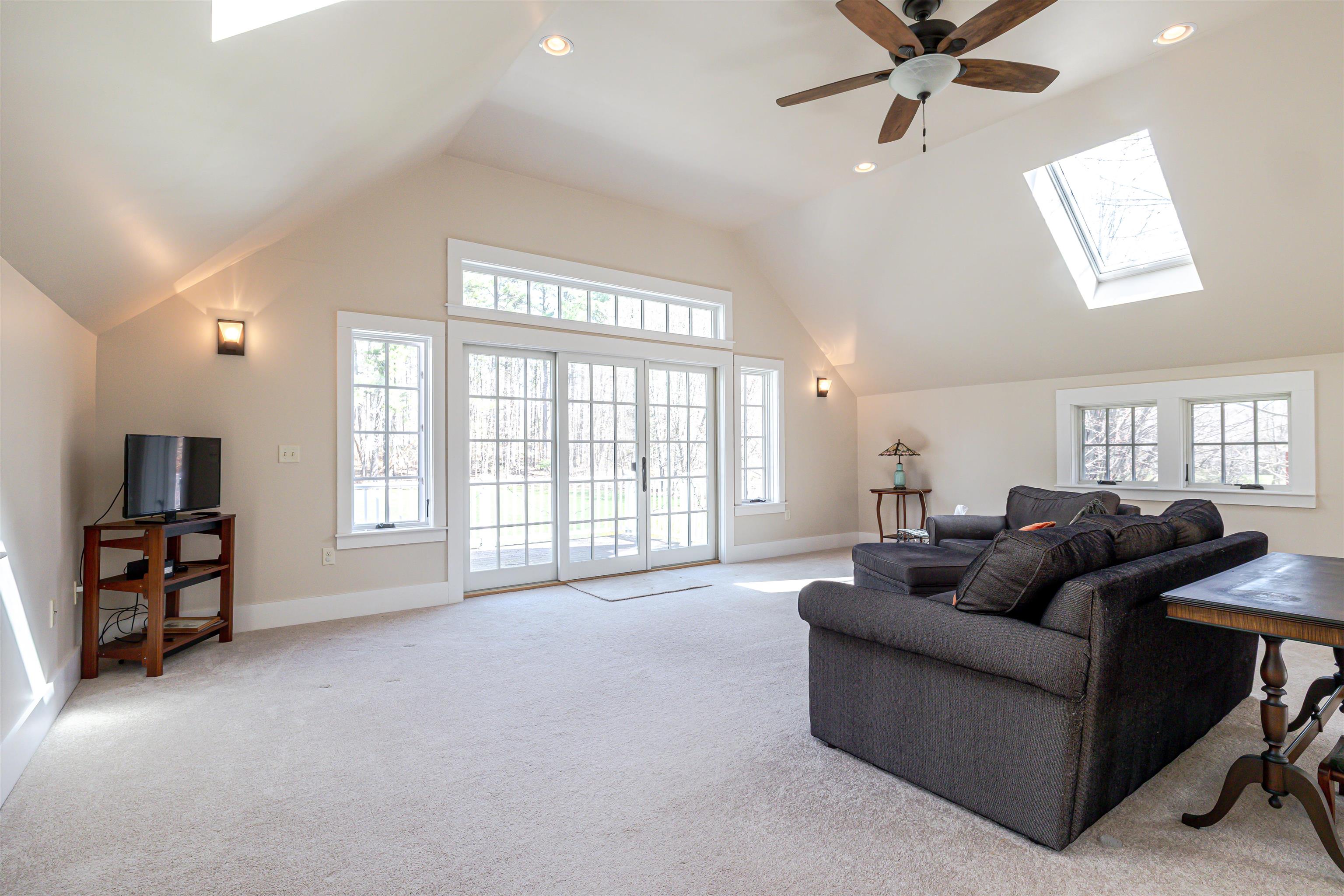 114 Hopkinton Road Concord, NH 03301 - Photo 5 of 58