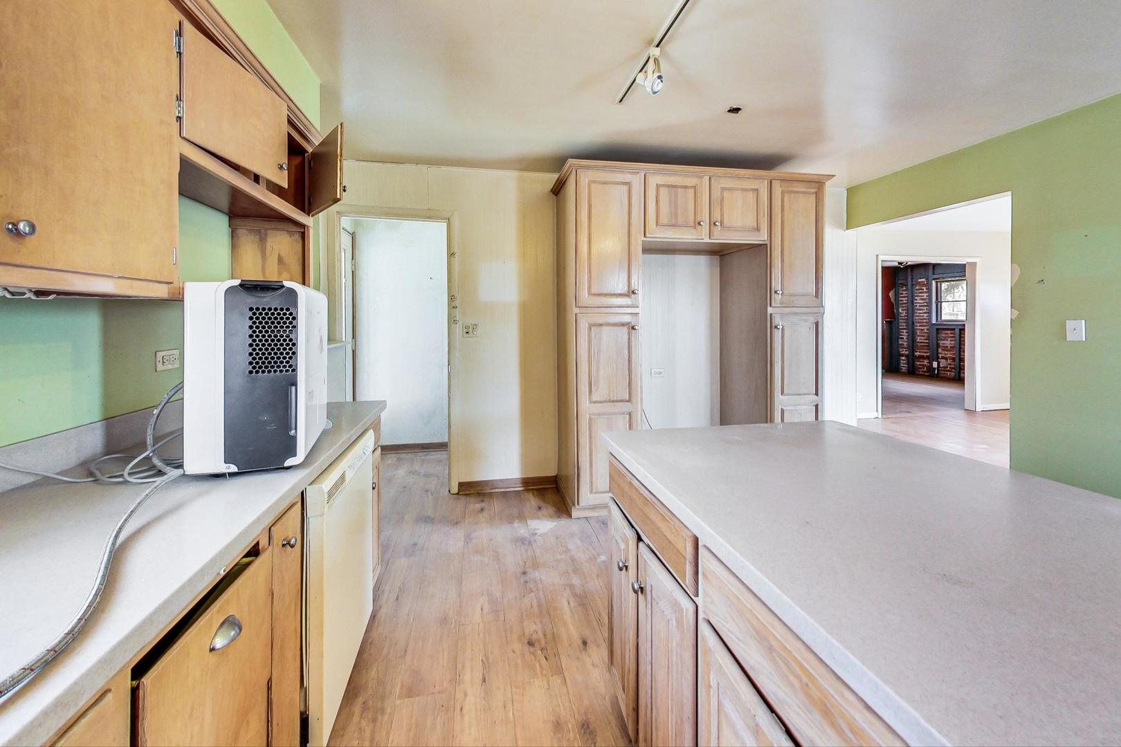 1S526 Nimitz Road Oakbrook Terrace, IL 60181 - Photo 12 of 43