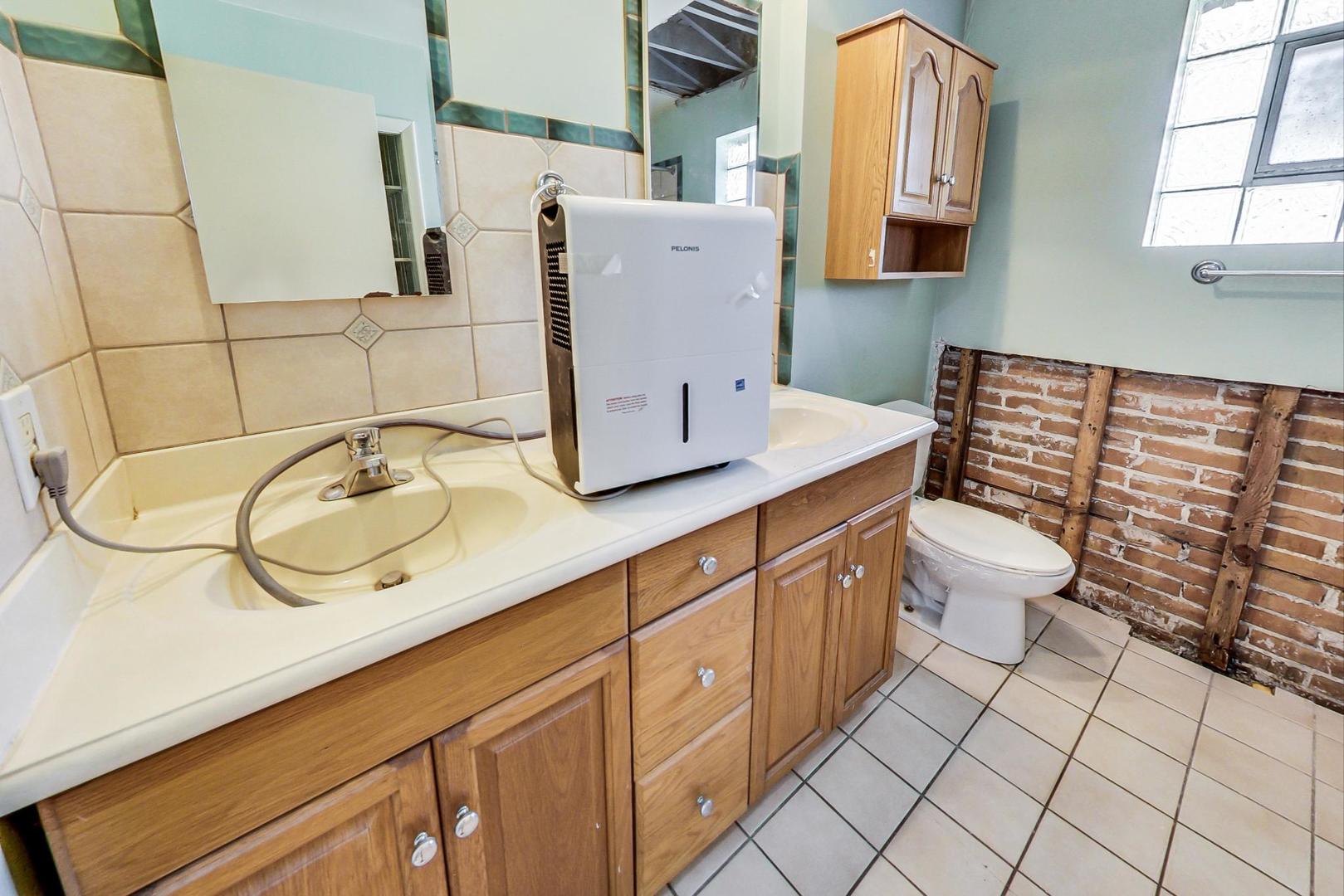 1S526 Nimitz Road Oakbrook Terrace, IL 60181 - Photo 23 of 43