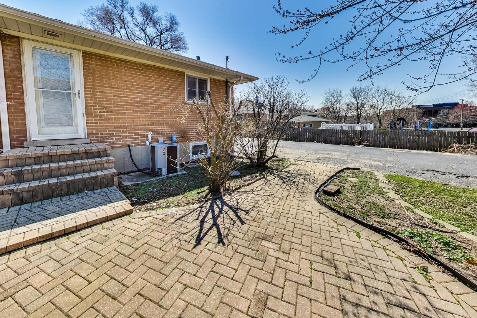1S526 Nimitz Road Oakbrook Terrace, IL 60181 - Photo 34 of 43
