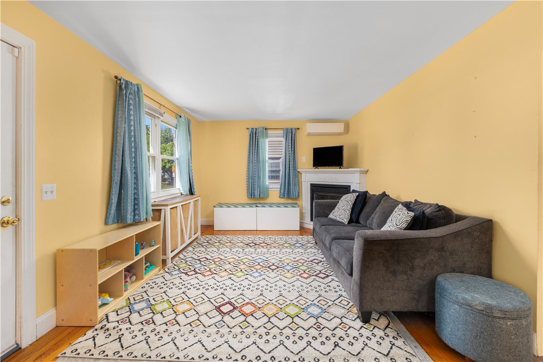 106 Martin Street Pawtucket, RI 02861 - Photo 5 of 33