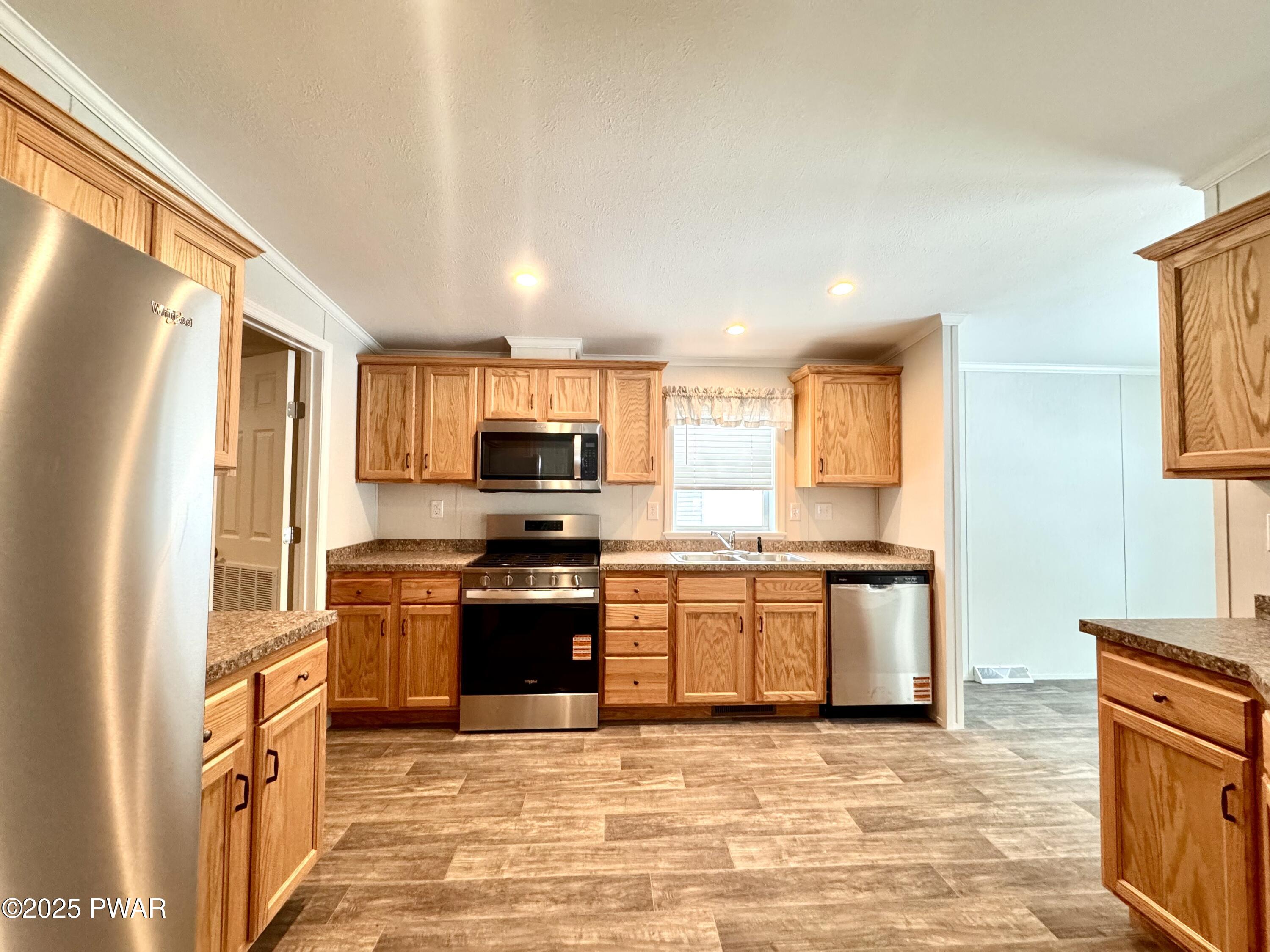 120 Middle Road Greentown, PA 18426 - Photo 7 of 32