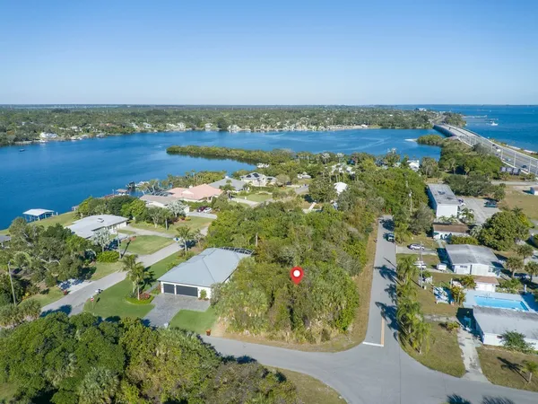 an aerial view of residential building and lake