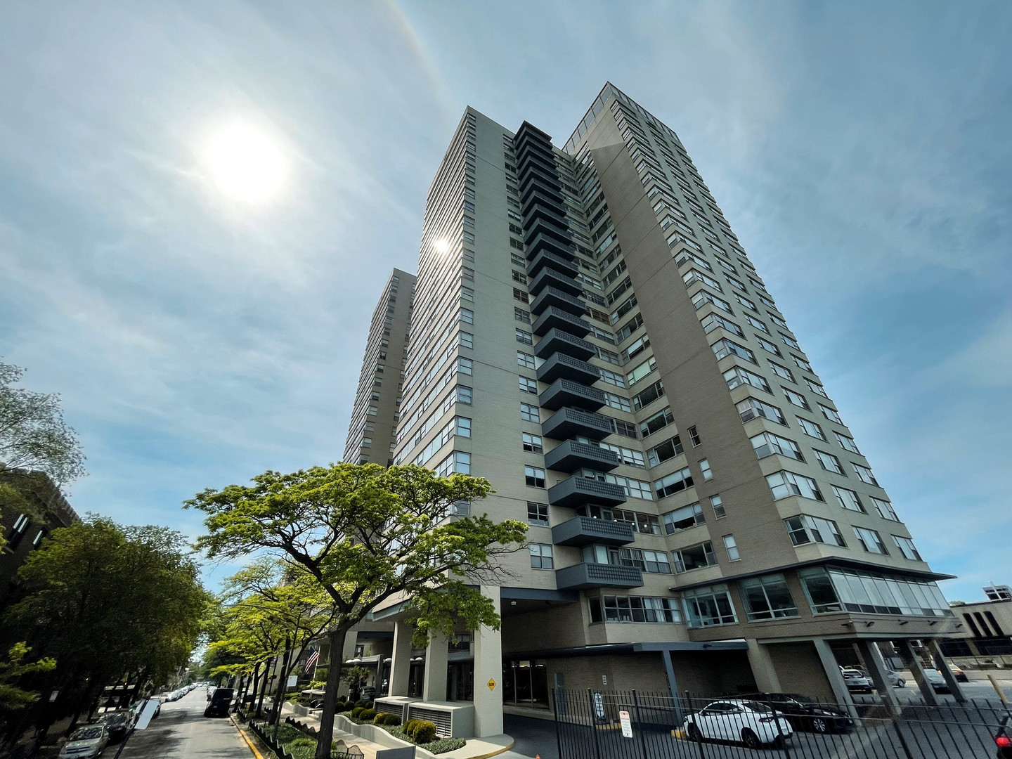 6301 North Sheridan Road, Unit 2W Chicago, IL 60660 - Photo 1 of 27 a view of a tall building