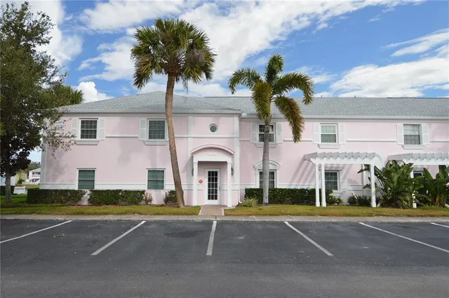 $2,500 | 213 Sea Horse Drive Southeast, Unit B(FURNISHED), St. Petersburg, FL 33705