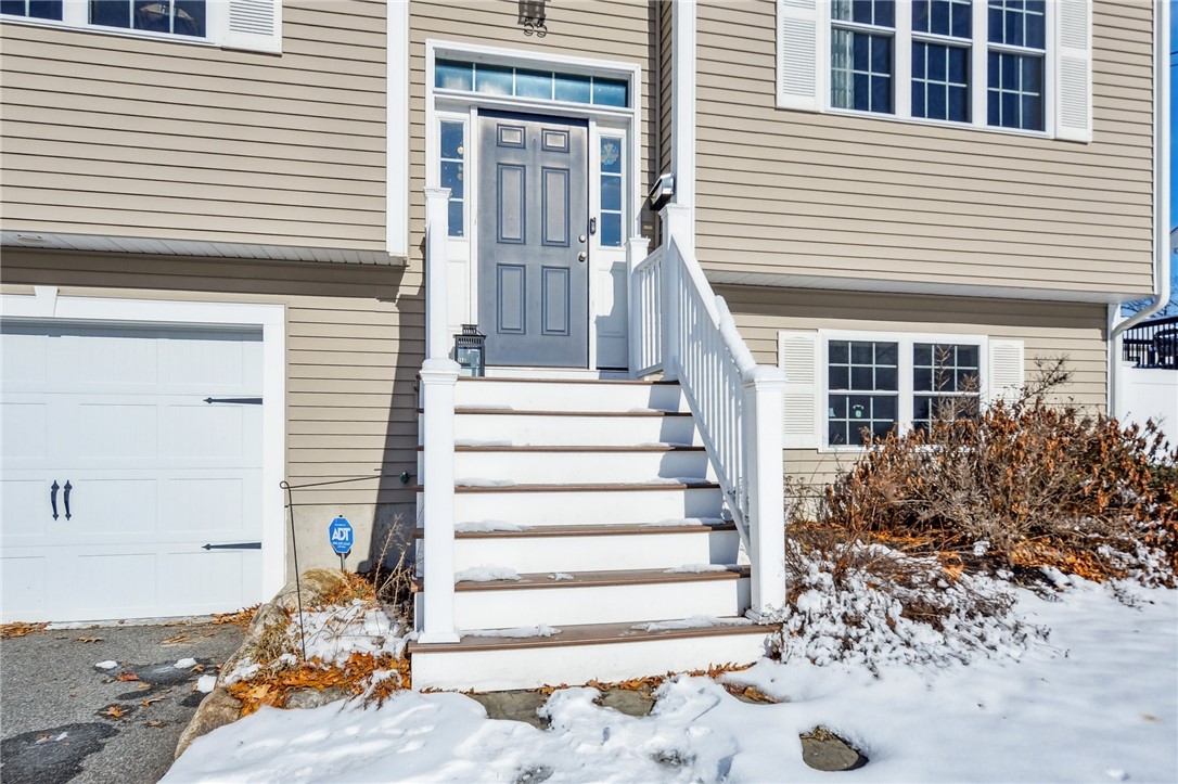 55 Dixie Avenue Warwick, RI 02889 - Photo 3 of 25