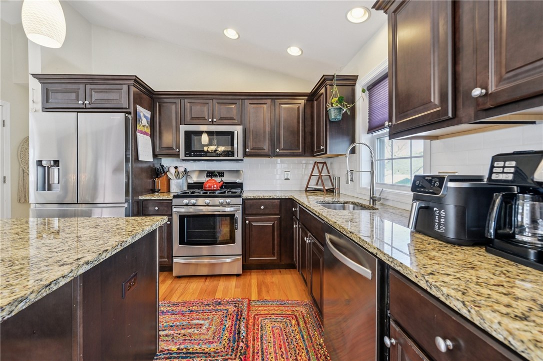 55 Dixie Avenue Warwick, RI 02889 - Photo 10 of 25