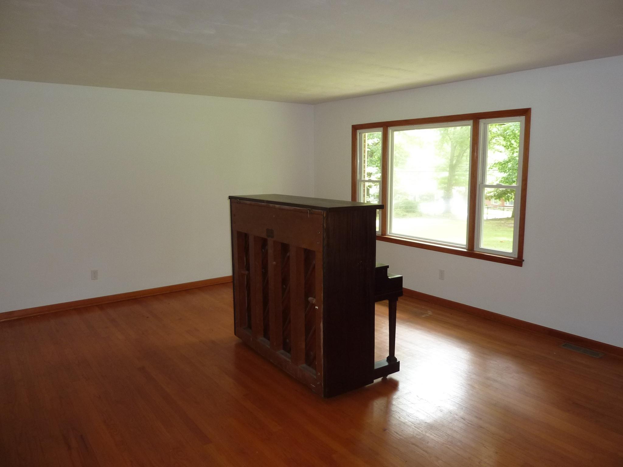767 Givens Tyler Road Salem, VA 24153 - Photo 4 of 17 Living room