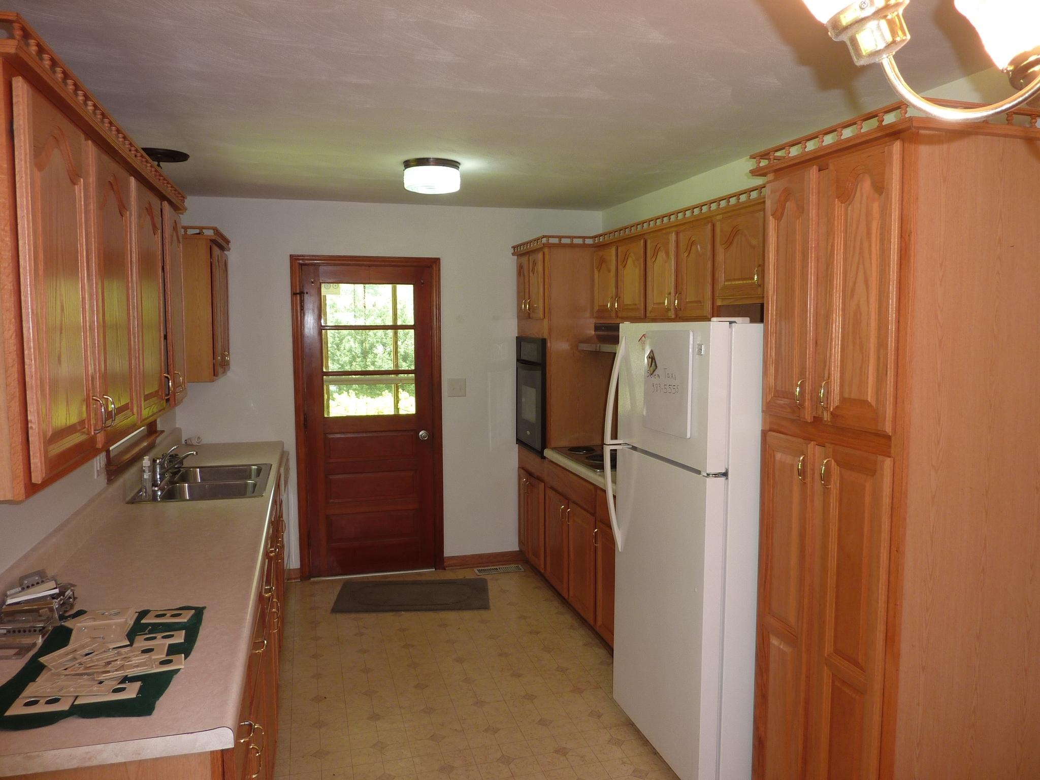 767 Givens Tyler Road Salem, VA 24153 - Photo 6 of 17 Kitchen