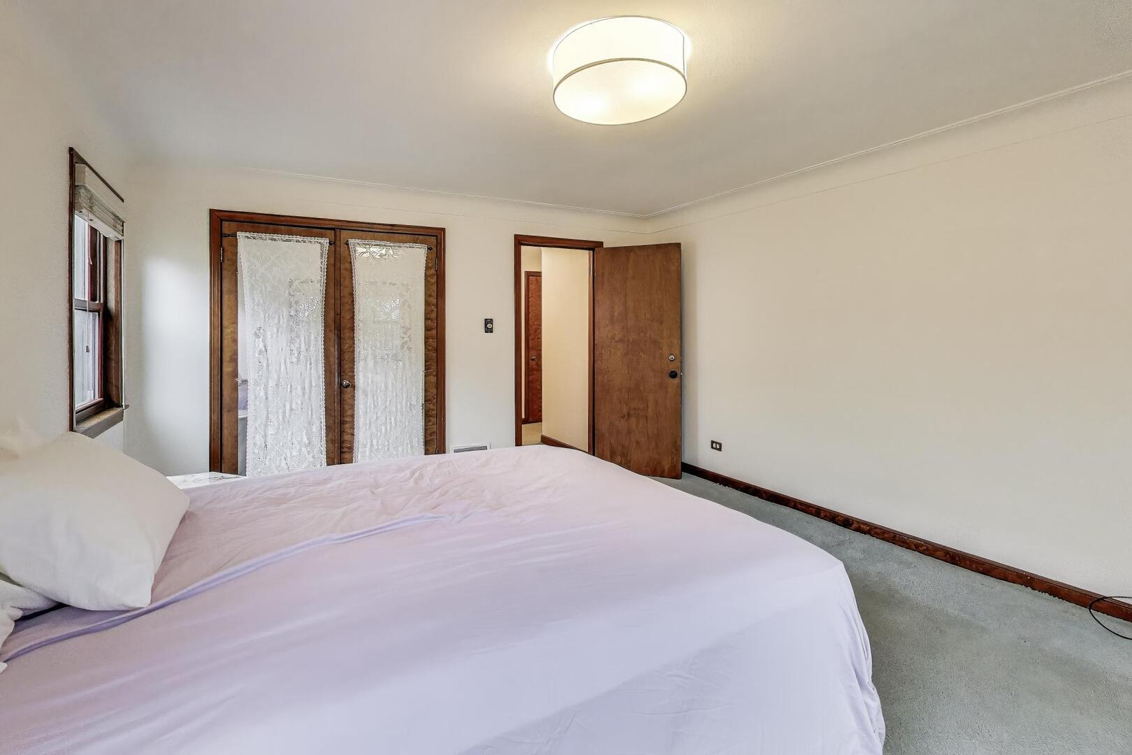 1115 North Ridgeland Avenue Oak Park, IL 60302 - Photo 17 of 40 a bedroom with a bed and a large mirror
