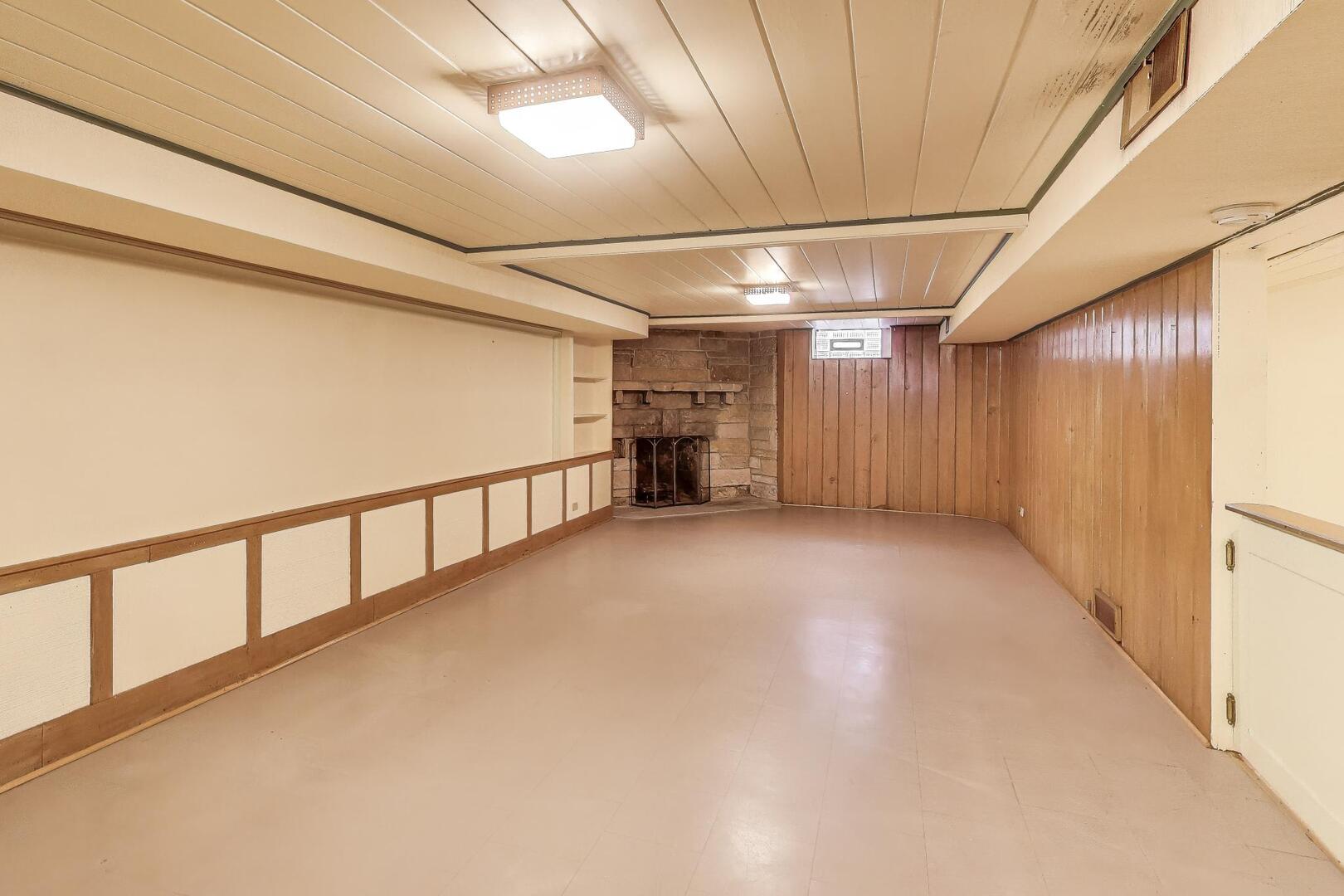 1115 North Ridgeland Avenue Oak Park, IL 60302 - Photo 22 of 40 a view of entryway