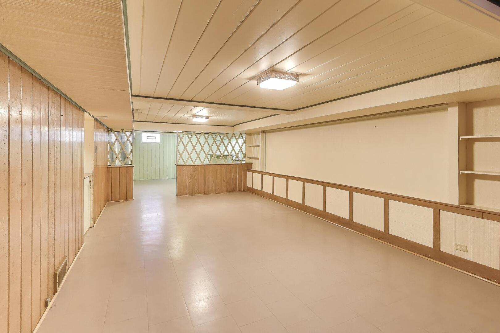 1115 North Ridgeland Avenue Oak Park, IL 60302 - Photo 23 of 40 a view of entryway