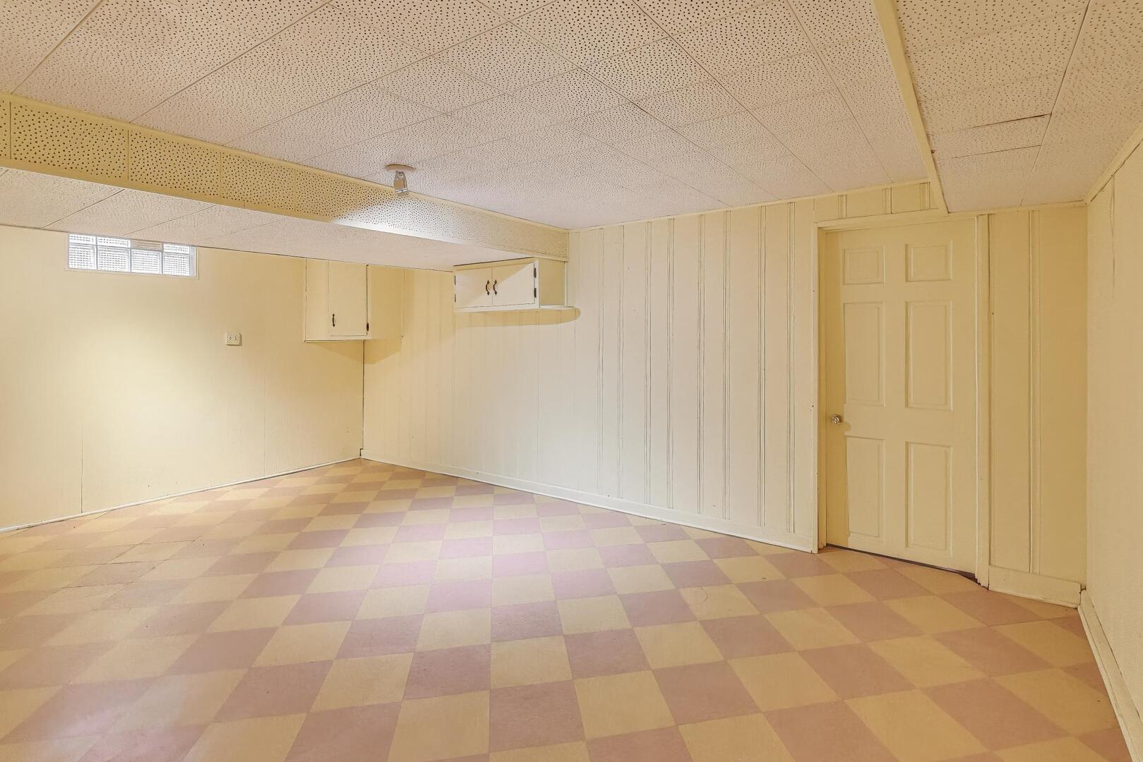 1115 North Ridgeland Avenue Oak Park, IL 60302 - Photo 26 of 40 a view of an empty room