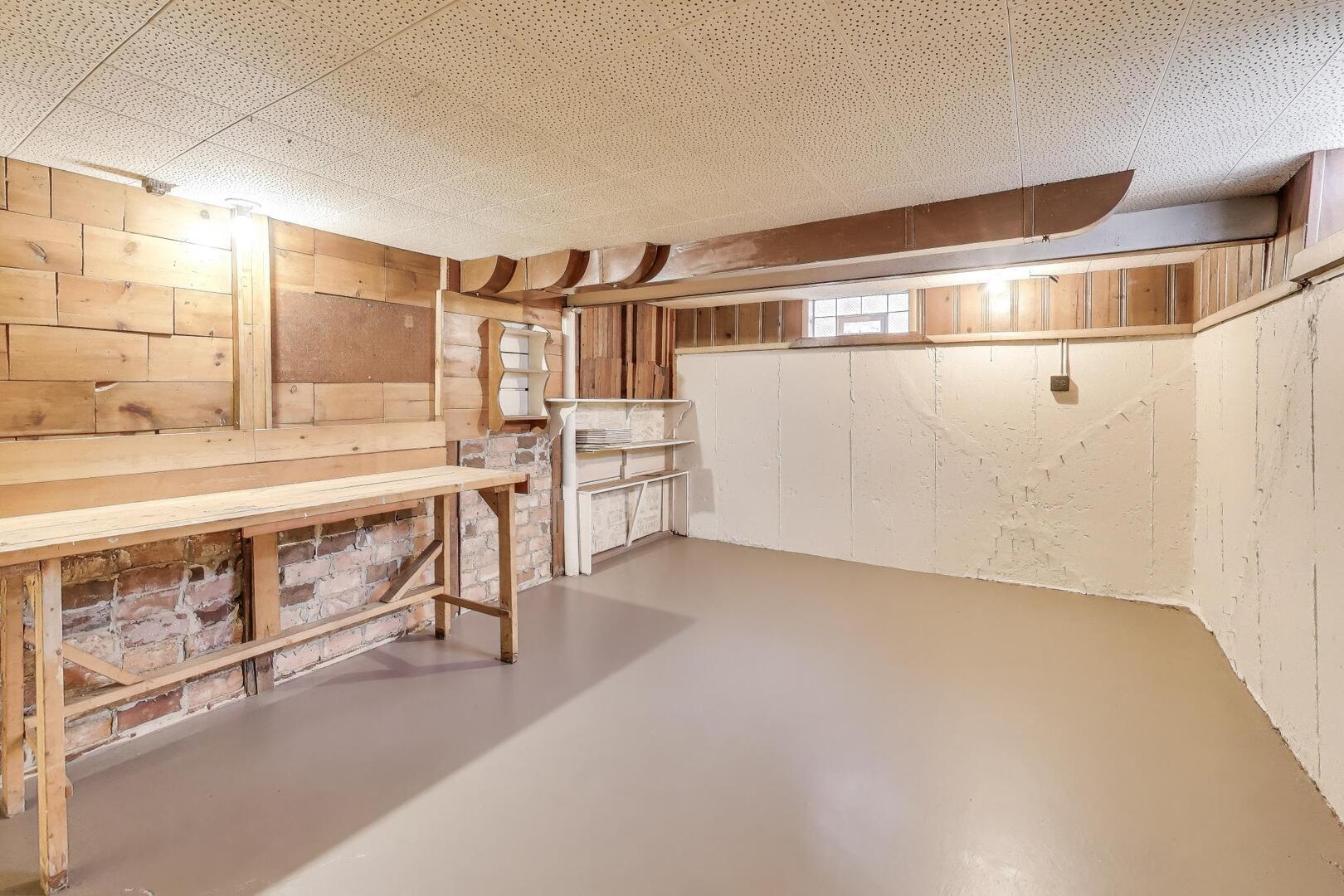 1115 North Ridgeland Avenue Oak Park, IL 60302 - Photo 31 of 40 a view of an empty room