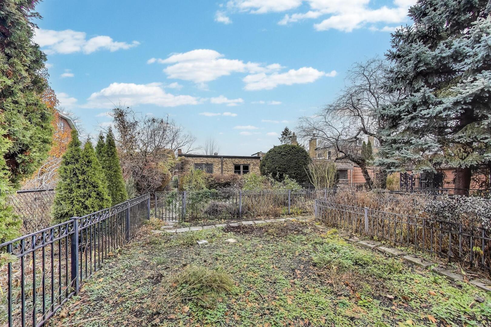 1115 North Ridgeland Avenue Oak Park, IL 60302 - Photo 36 of 40 a view of a house with a yard