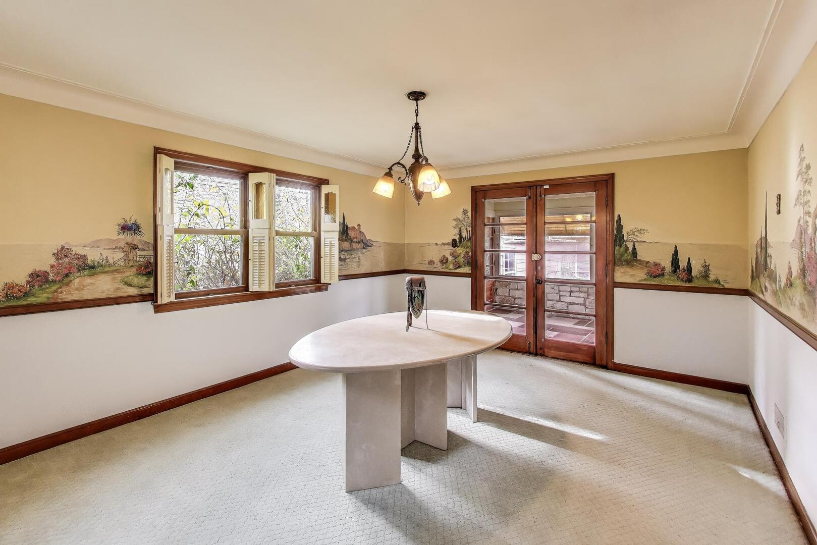 1115 North Ridgeland Avenue Oak Park, IL 60302 - Photo 7 of 40 a living room with furniture and a large window