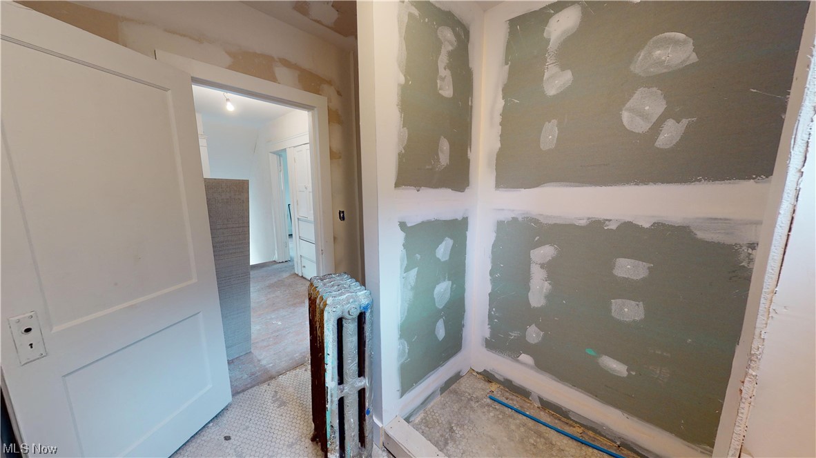 1084 Parkside Road Cleveland, OH 44108 - Photo 14 of 30