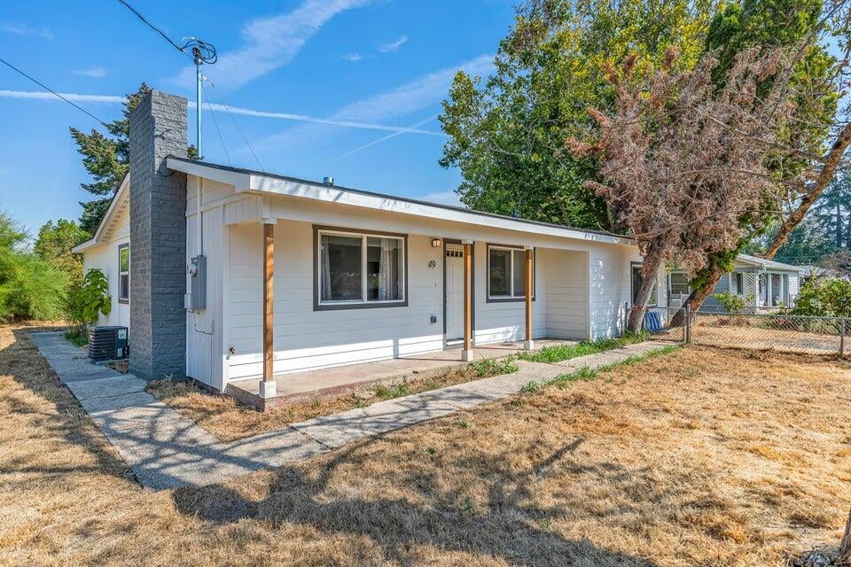 49 Mace Road Medford, OR 97501 - Photo 2 of 22 2