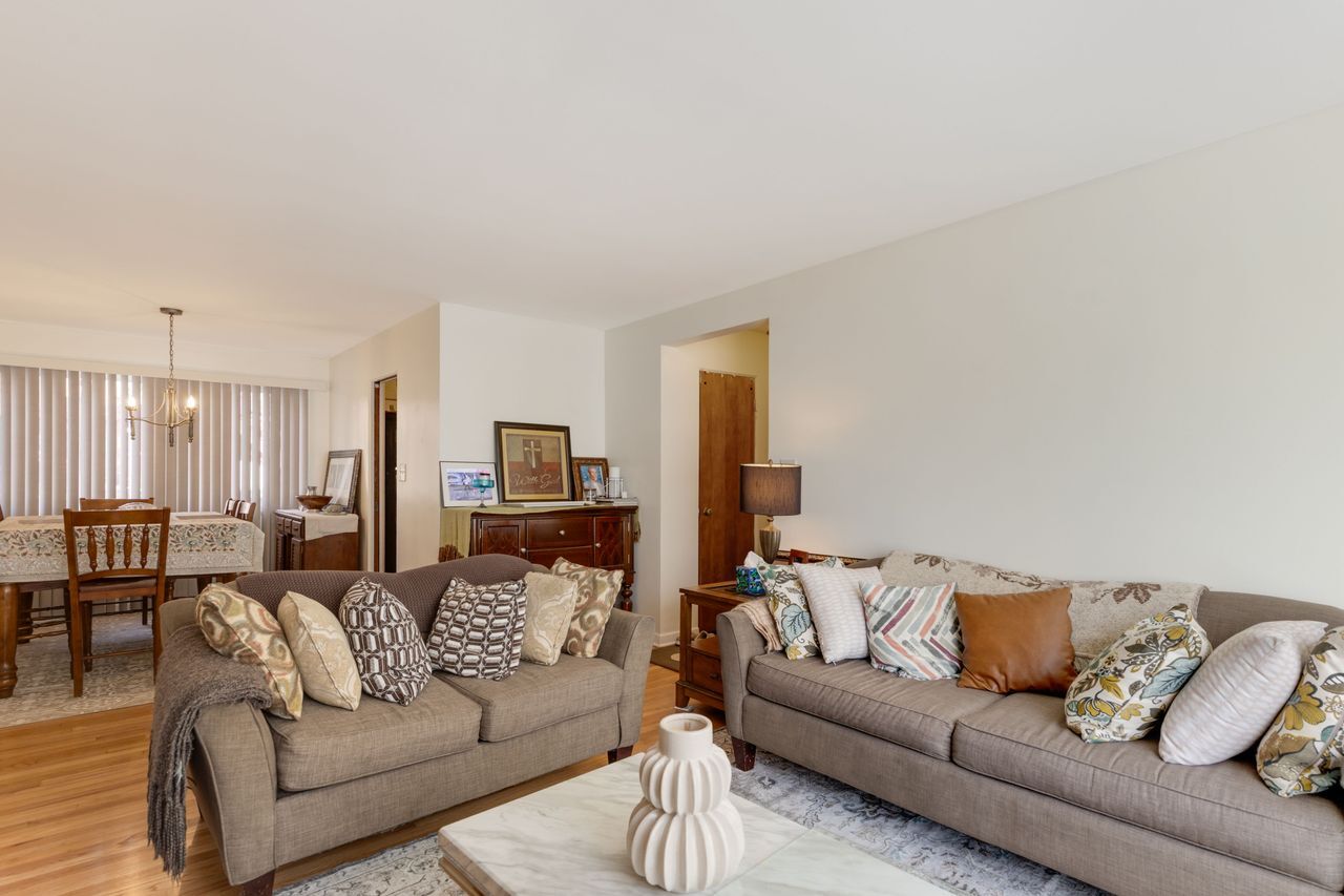 135 Ridge Avenue, Unit 1W Evanston, IL 60202 - Photo 4 of 17