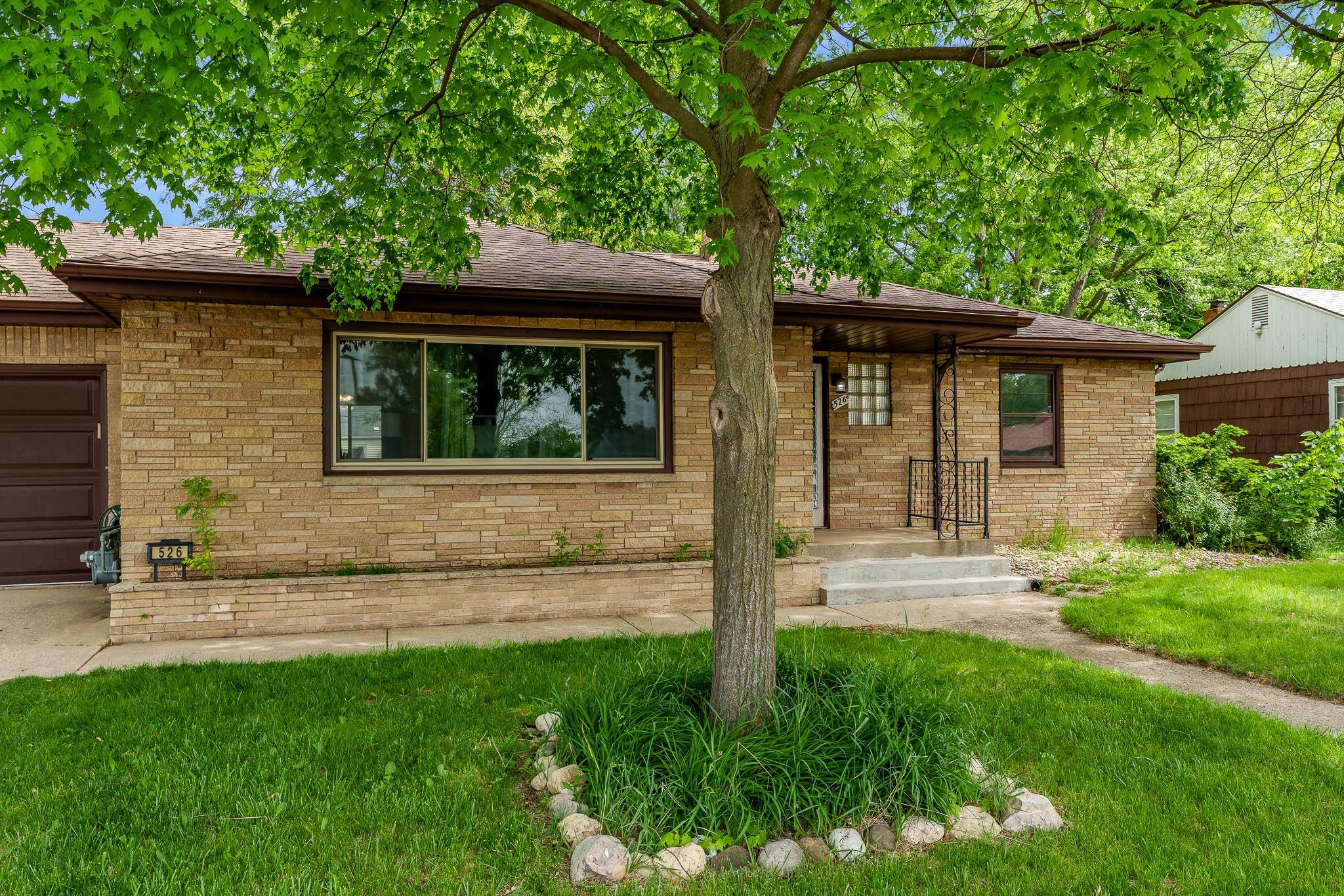 526 East Riverside Boulevard Loves Park, IL 61111 - Photo 3 of 29