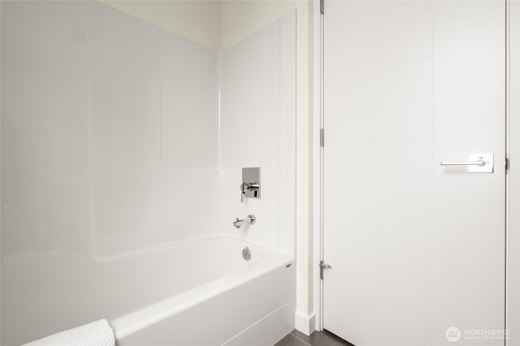 4155 Delridge Way Southwest Seattle, WA 98106 - Photo 12 of 22 a bathroom with a bathtub