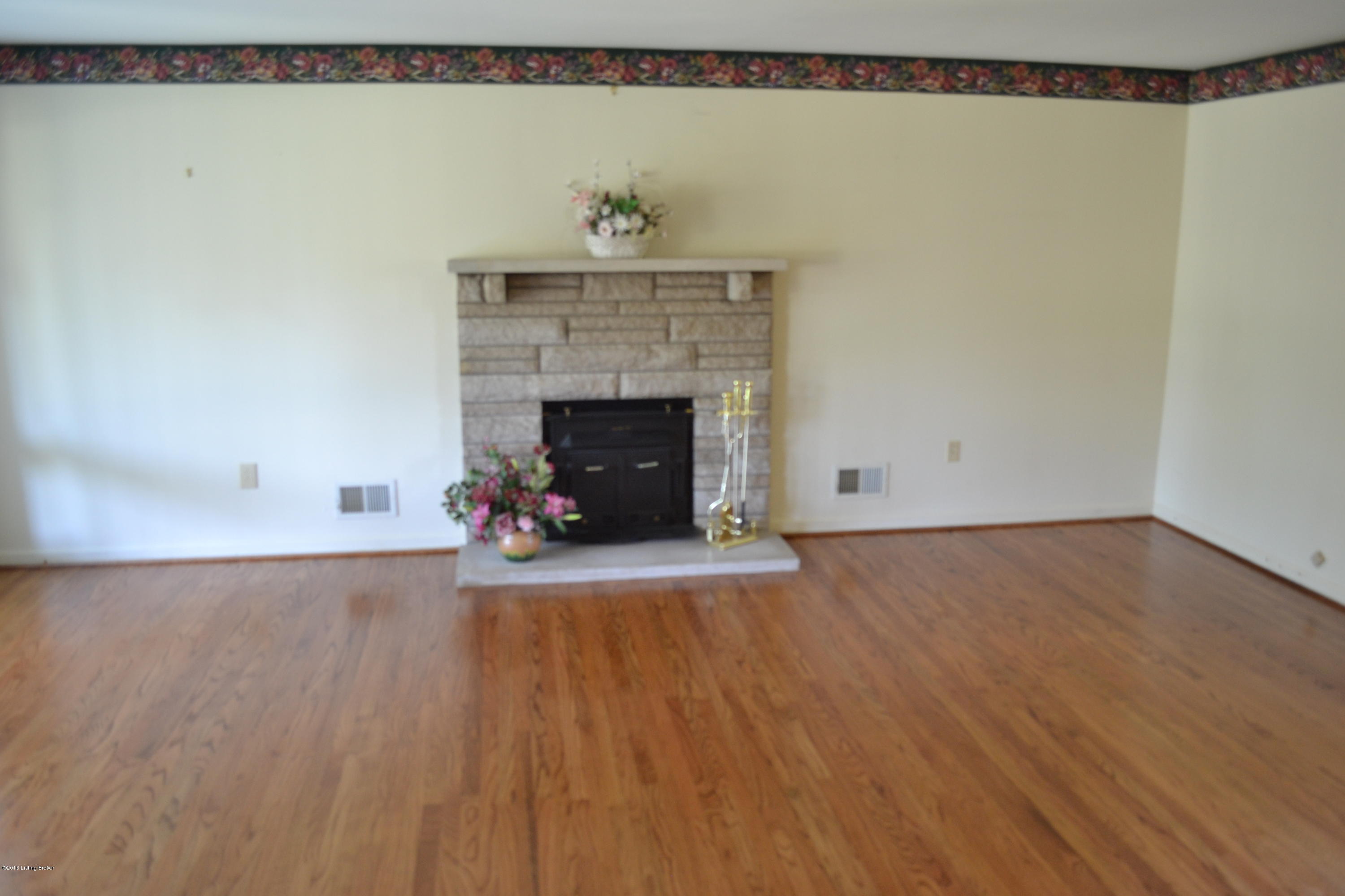 8507 Eula Road Louisville, KY 40219 - Photo 6 of 28 LR - View 3