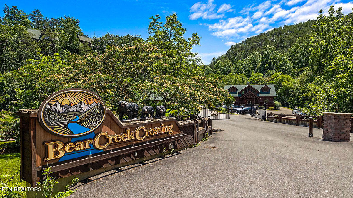 1352 Timberwolf Way Sevierville, TN 37876 - Photo 35 of 41 rental-cabin-47