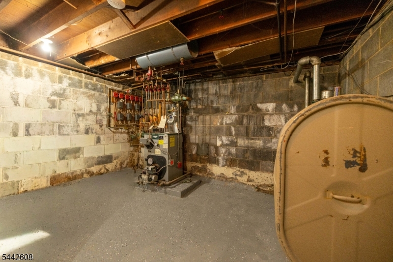 1758 Kenneth Avenue Union, NJ 07083 - Photo 30 of 34