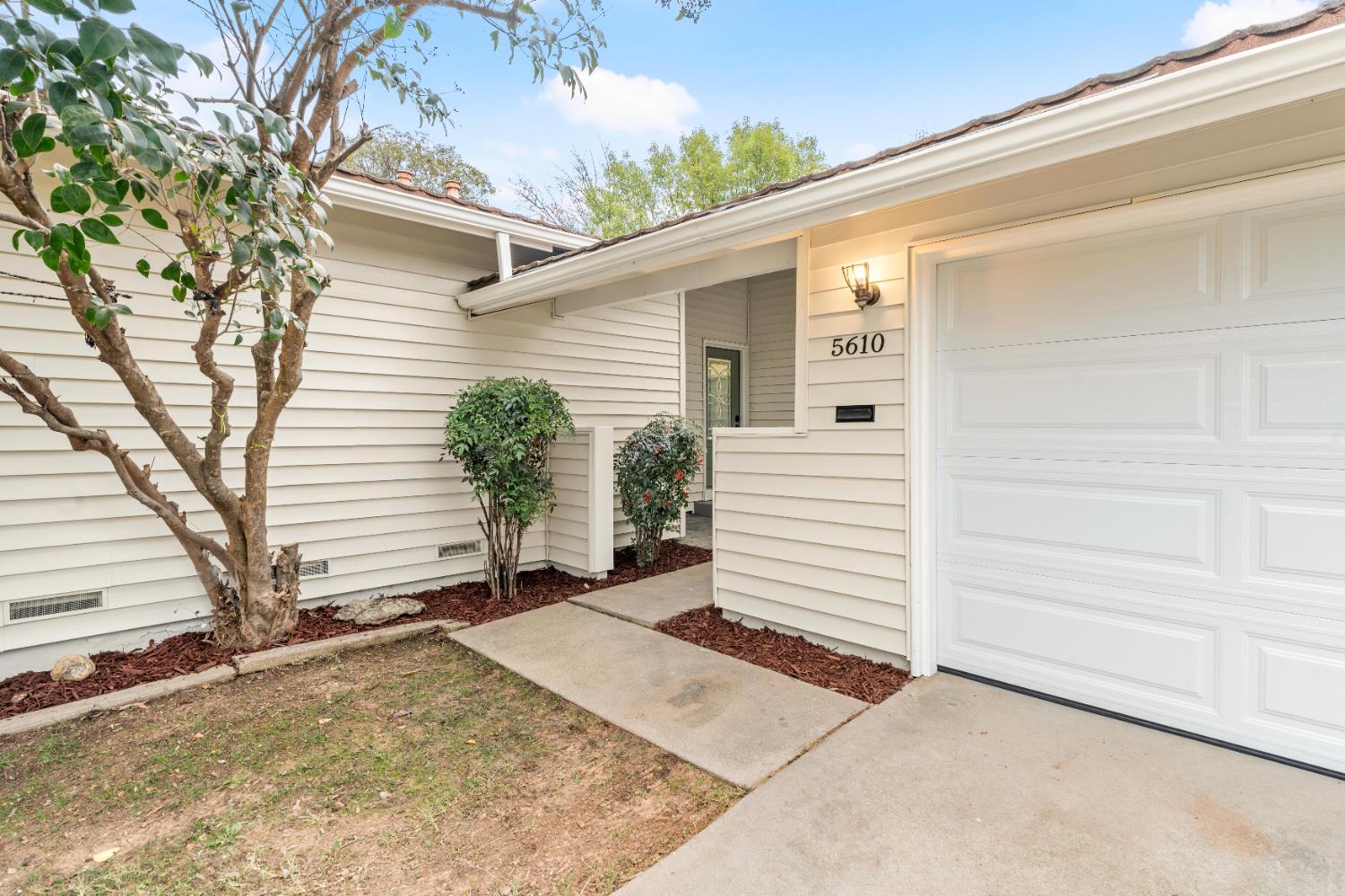 5610 Millburn Street Carmichael, CA 95608 - Photo 5 of 54