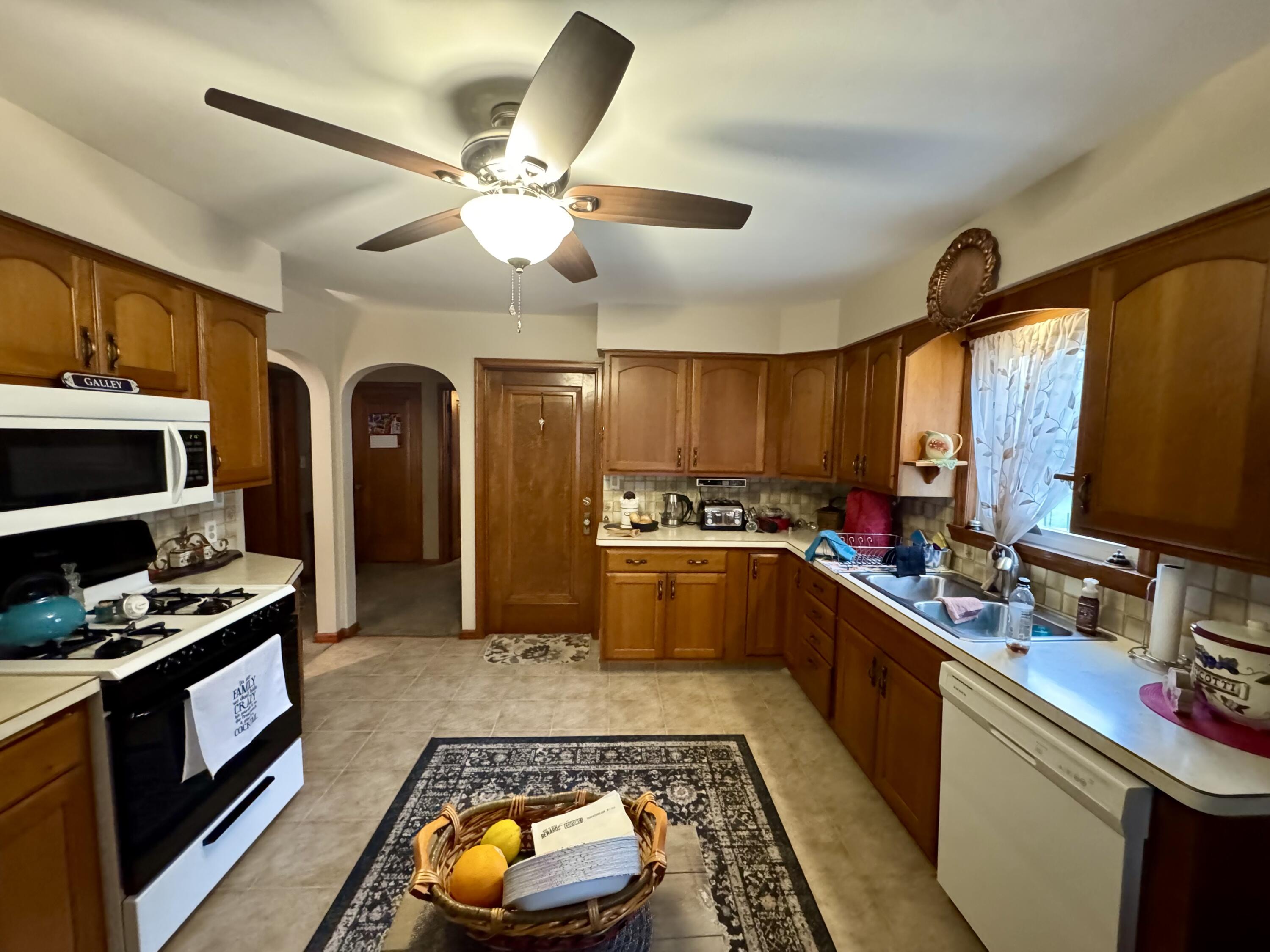 4012 Taft Road Kenosha, WI 53142 - Photo 7 of 34 Lower Kitchen