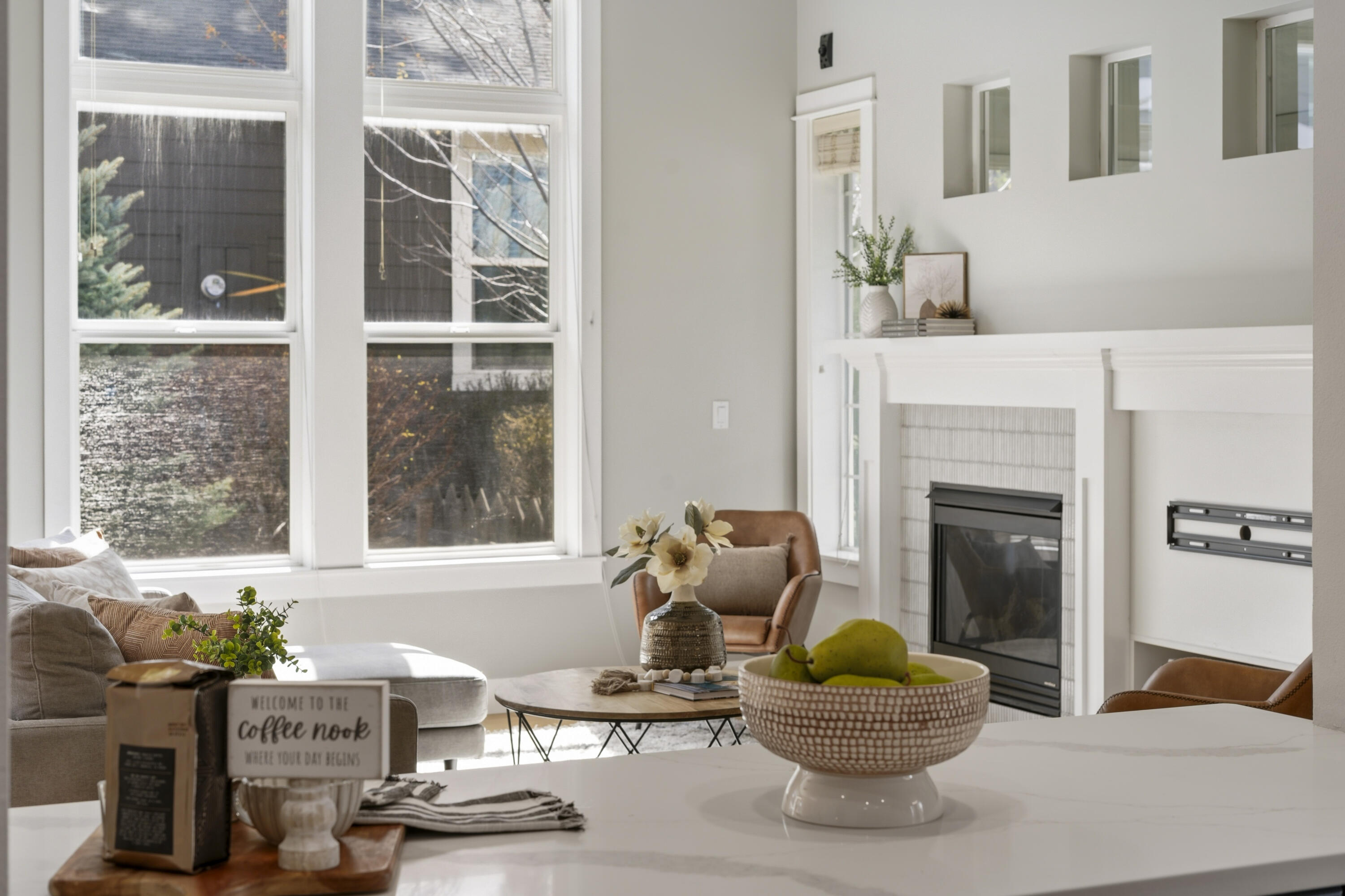 61425 Davis Lake Loop Bend, OR 97702 - Photo 11 of 51 47-Living Room