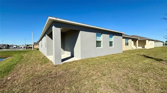 a view of a house with a yard